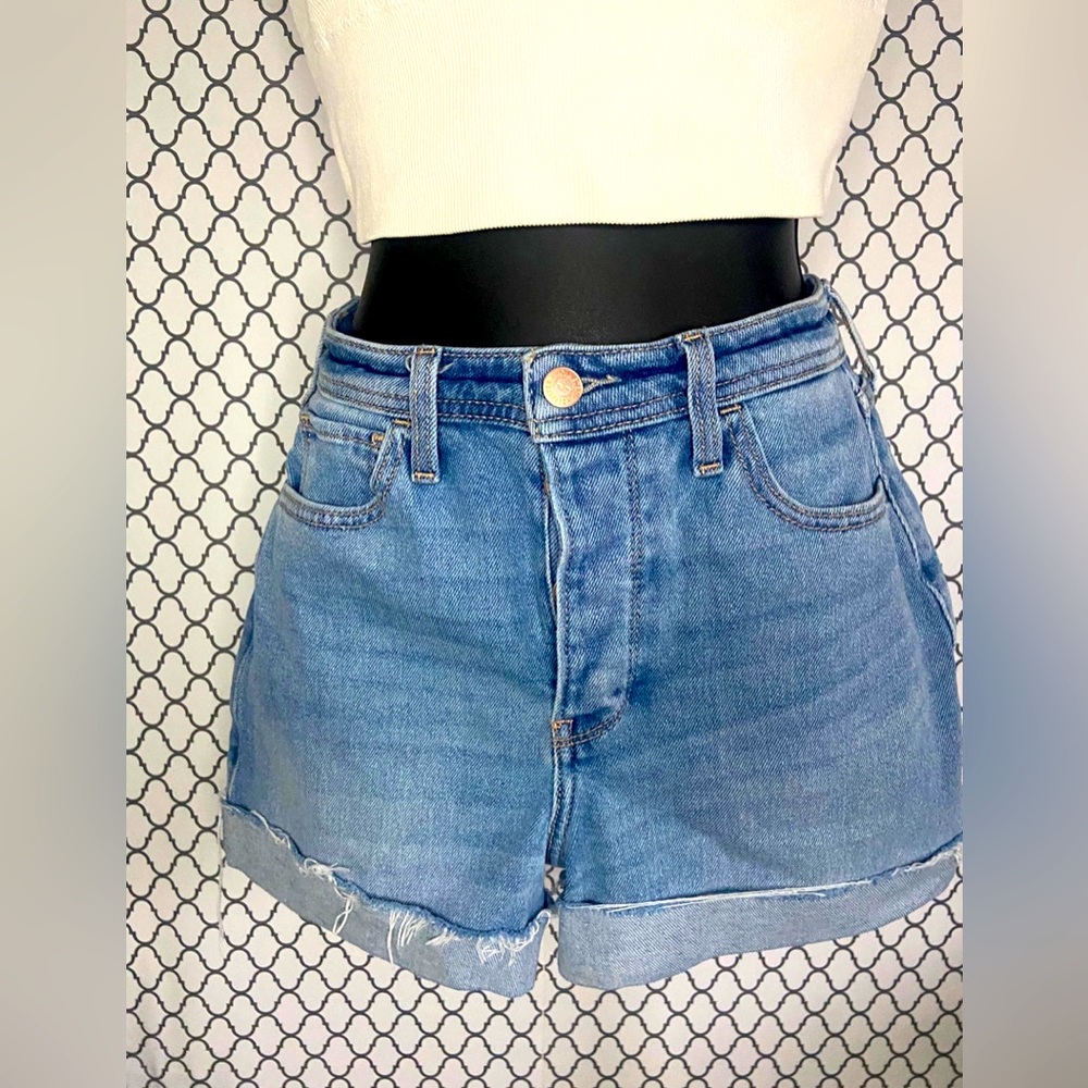 Hollister high-rise mom short